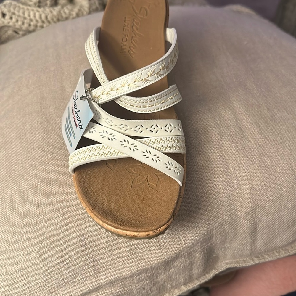Skechers White Tan Sandals with Adjustable Straps and Contoured Footbeds - Picture 4 of 6